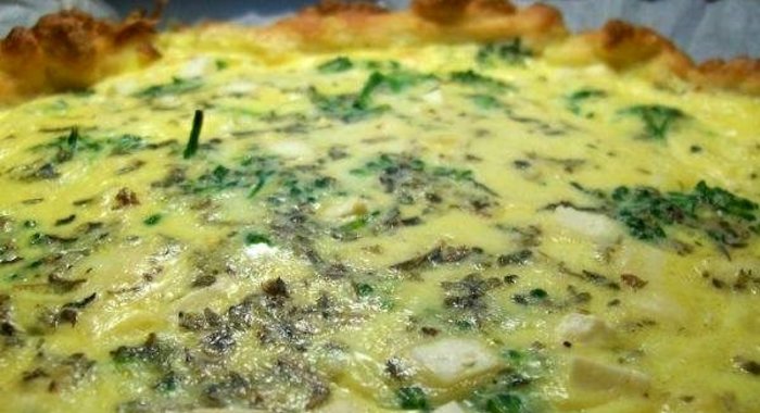 Пирог с травами, швейцарским сыром и фетой