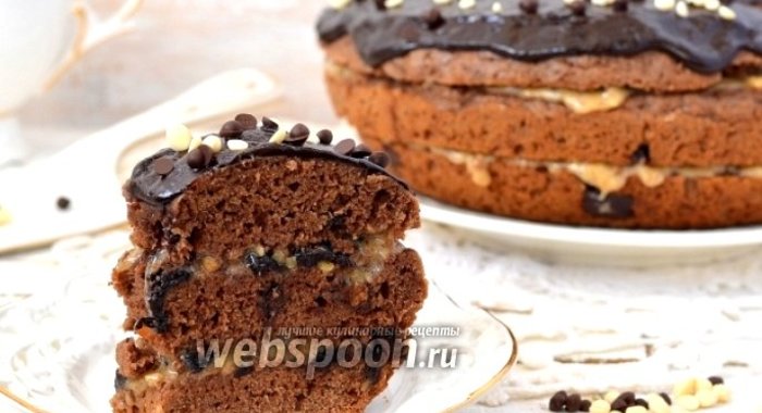 Шоколадный кекс с кусочками шоколада в мультиварке