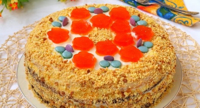 Бисквитный торт с бананами