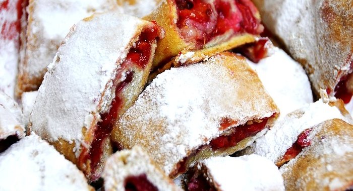 Вишневый рулет