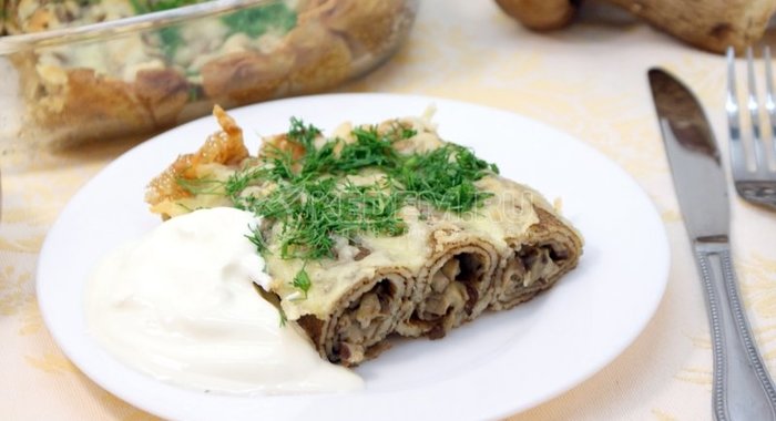 Фаршированные блины с сыром и грибами