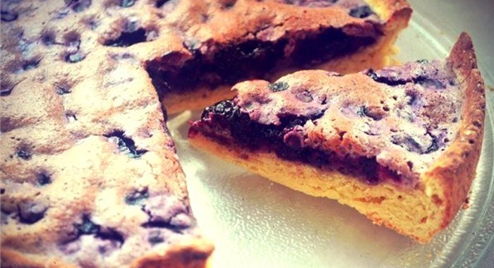 Пирог с замороженной черникой