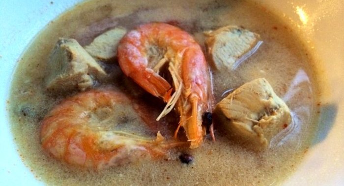 Суп на кокосовом молоке с креветками