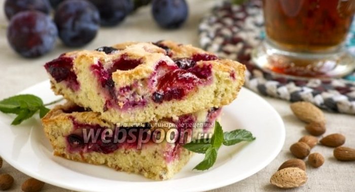Пирог со сливами, миндалём и сахарной корочкой