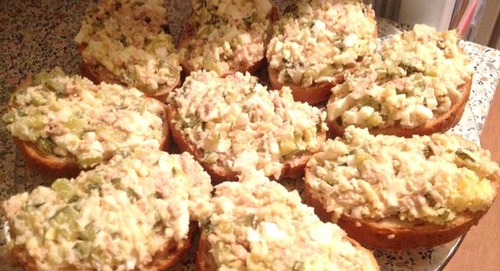 Гренки с печенью трески