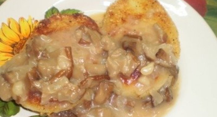 Котлеты с грибной подливкой