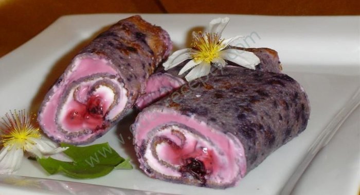 Блинчики с черникой и творожной начинкой