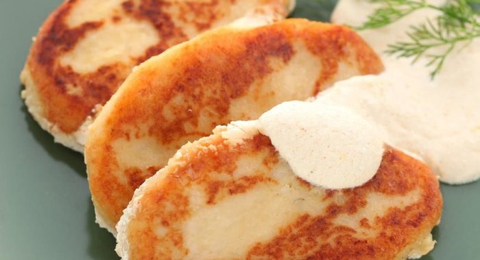 Рыбно-фасолевые котлеты со сметаной