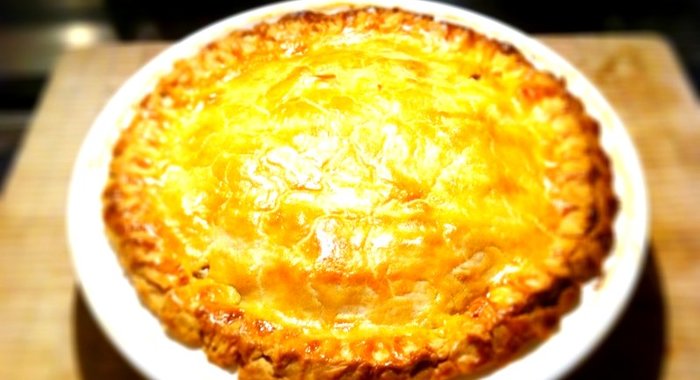 Луковый пирог из песочного теста