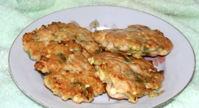Рубленые куриные котлеты с кабачком