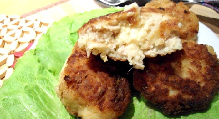 Куриные котлеты с сырной начинкой
