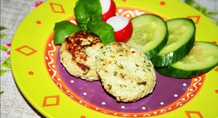 Куриные котлетки с зеленью и творогом