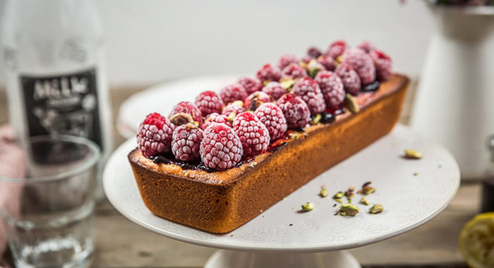 Лимонный кекс с малиной