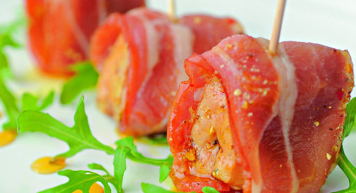 Рулетики с паштетом и беконом