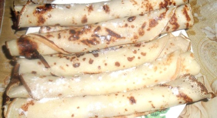 Блины на молоке с сахарной пудрой