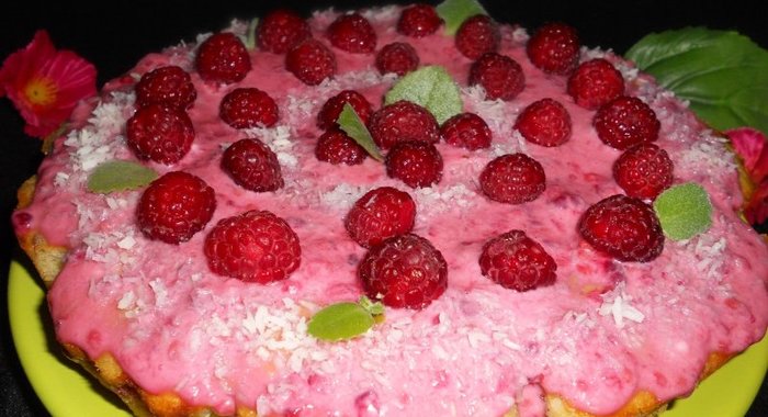 Пирог с малиной