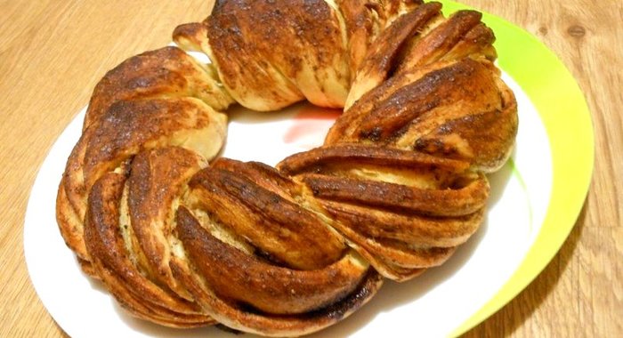 Калач с корицей