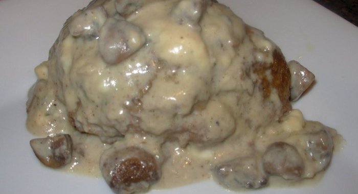 Котлеты с грибной поливкой