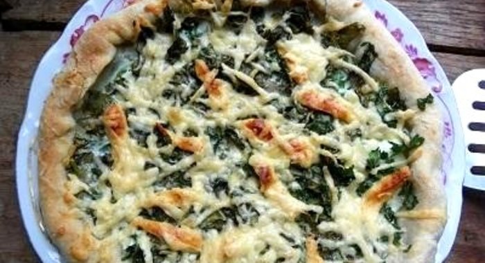 Пирог со щавелем петрушкой и зеленым луком