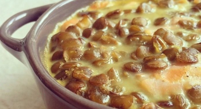 Запеканка с чечевицей и копченым лососем