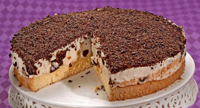 Сметанно-творожный торт с черносливом