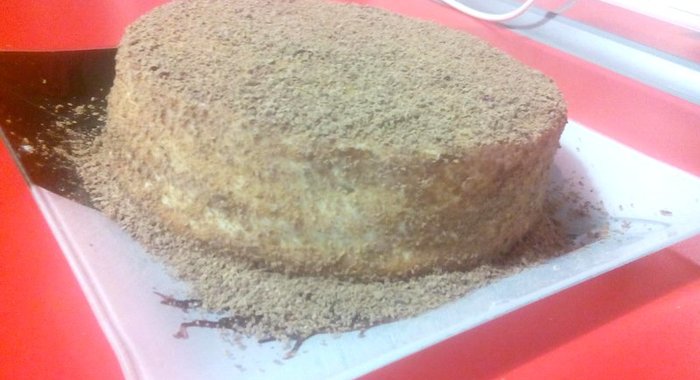 Бисквитный торт с персиками и нежным кремом