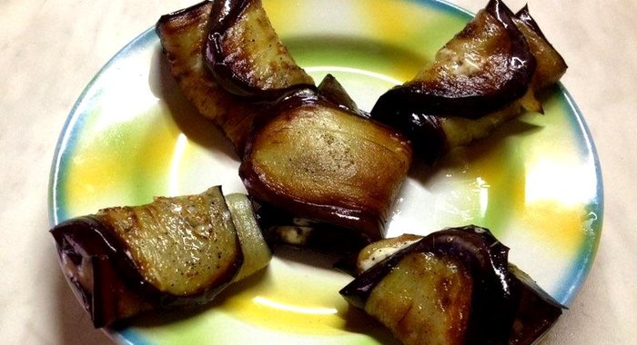 Рулетики из баклажанов