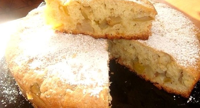 Яблочно-апельсиновый пирог с манкой