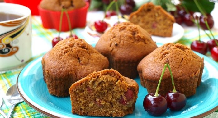 Кофейные кексы с вишнями