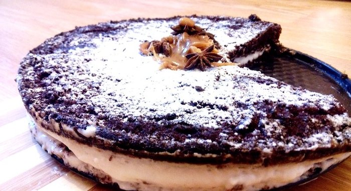 Пористый шоколадный торт с панна коттой