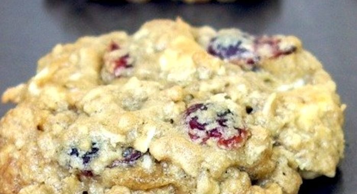 Овсяное печенье с клюквой и белым шоколадом