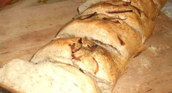 Батоны с луком и маком