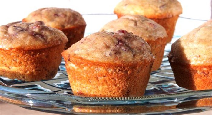 Зимние маффины с клюквой и орехами