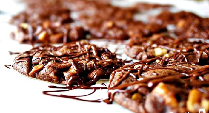 Шоколадное печенье с орехами