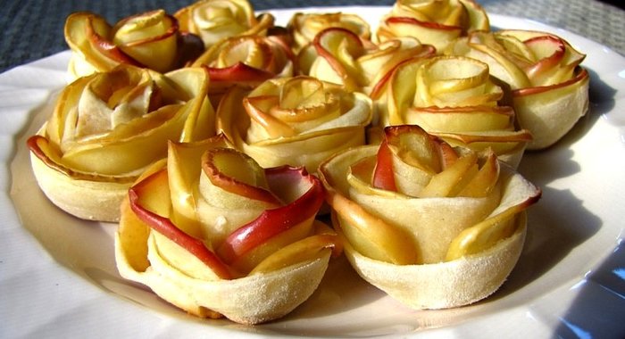 Розочки из яблок