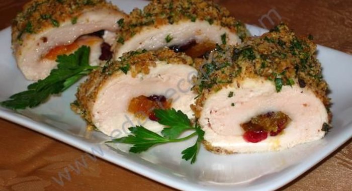 Куриный рулет с курагой