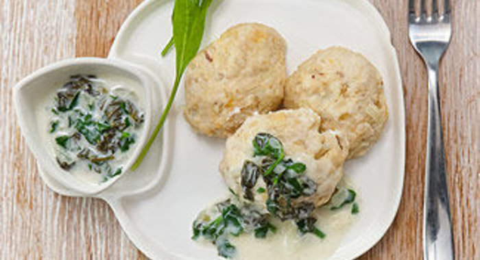 Куриные котлеты с зеленым соусом в мультиварке