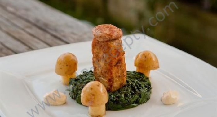 Котлеты пожарские с фуа-гра в сметанном соусе.