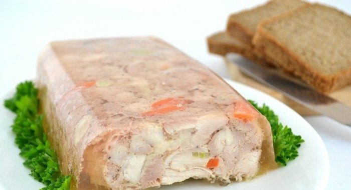 Рулет из индейки в желе