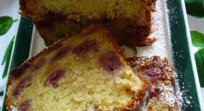 Вишневый кекс с марципаном