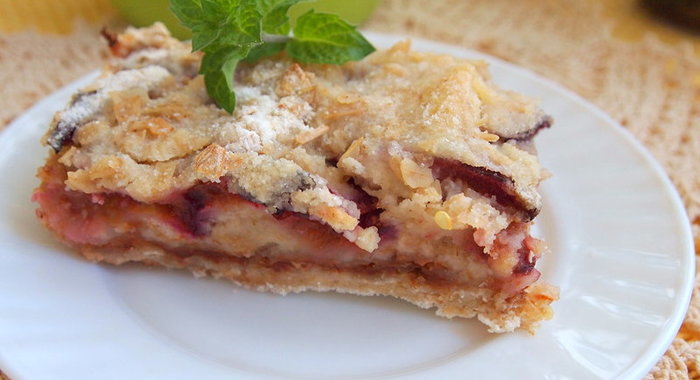 Насыпной яблочно-сливовый пирог: пошаговый рецепт