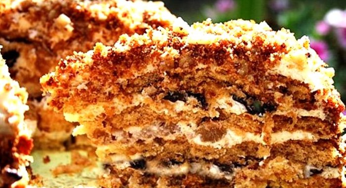 Медовый пирог с грецкими орехами