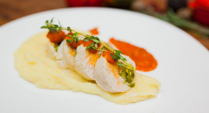 Куриные рулетики с фисташковой начинкой