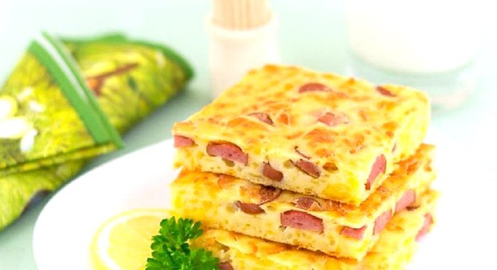 Пирог с сосисками и сыром