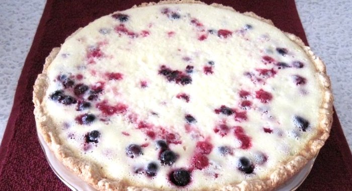 Торт со смородиной и сметаной