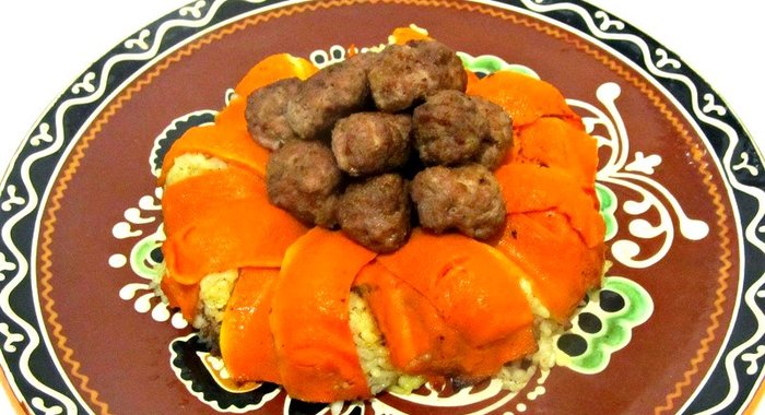 Запеканка из риса с фрикадельками