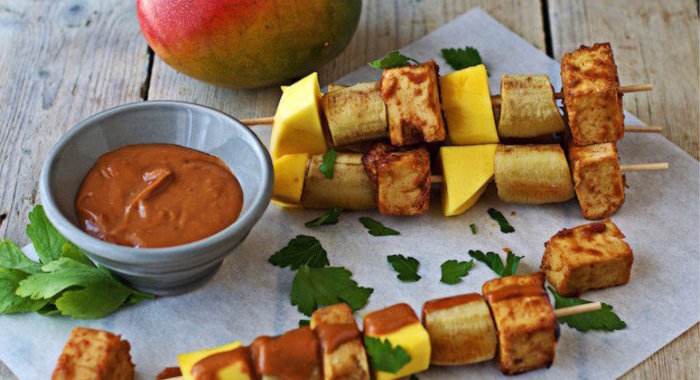 Тофу на шпажке с соусом барбекю