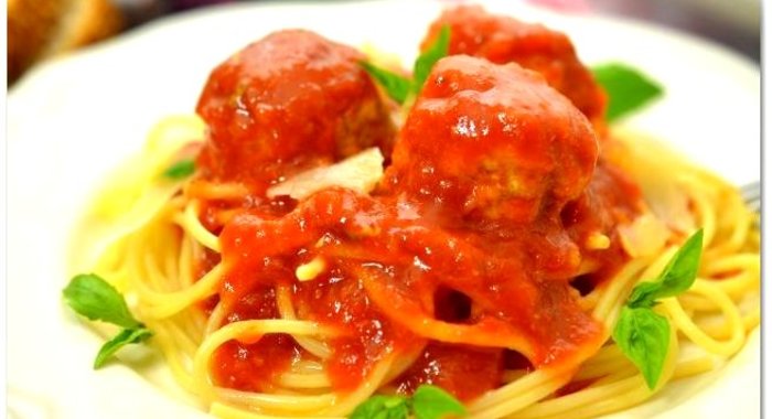 Куриные фрикадельки в томатном соусе