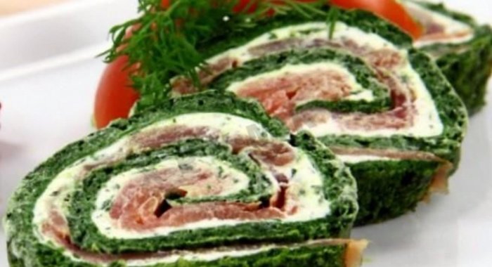 Рулет из шпината и лосося