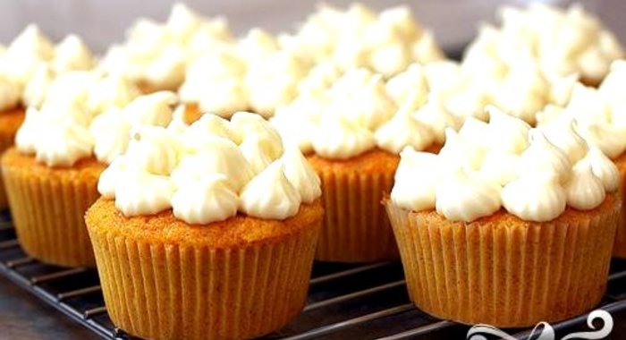 Морковные маффины со сливочной глазурью